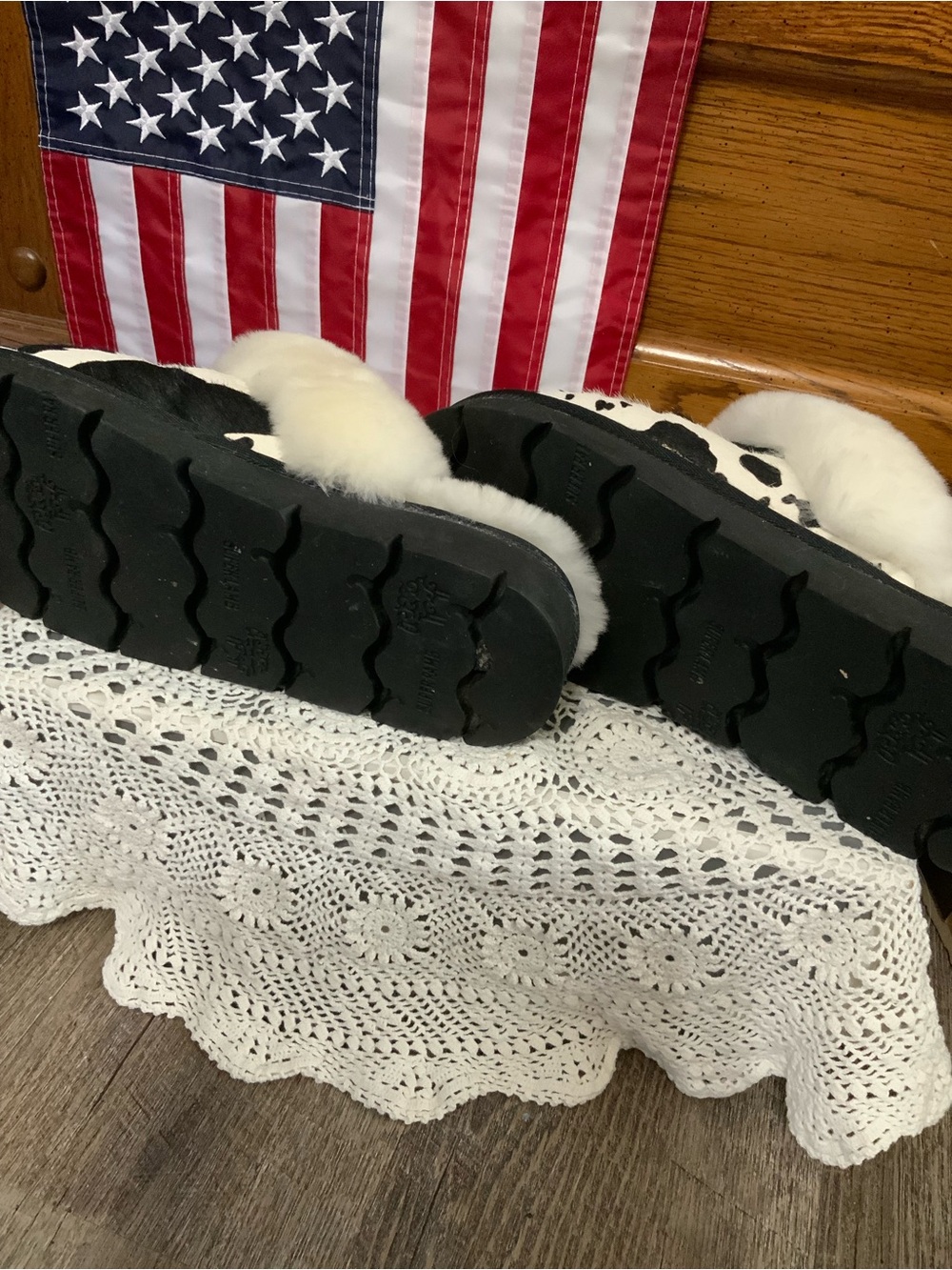 Cozy Cow-Print Faux Fur Lined Women's Slippers - Black & White - Picture 3 of 4